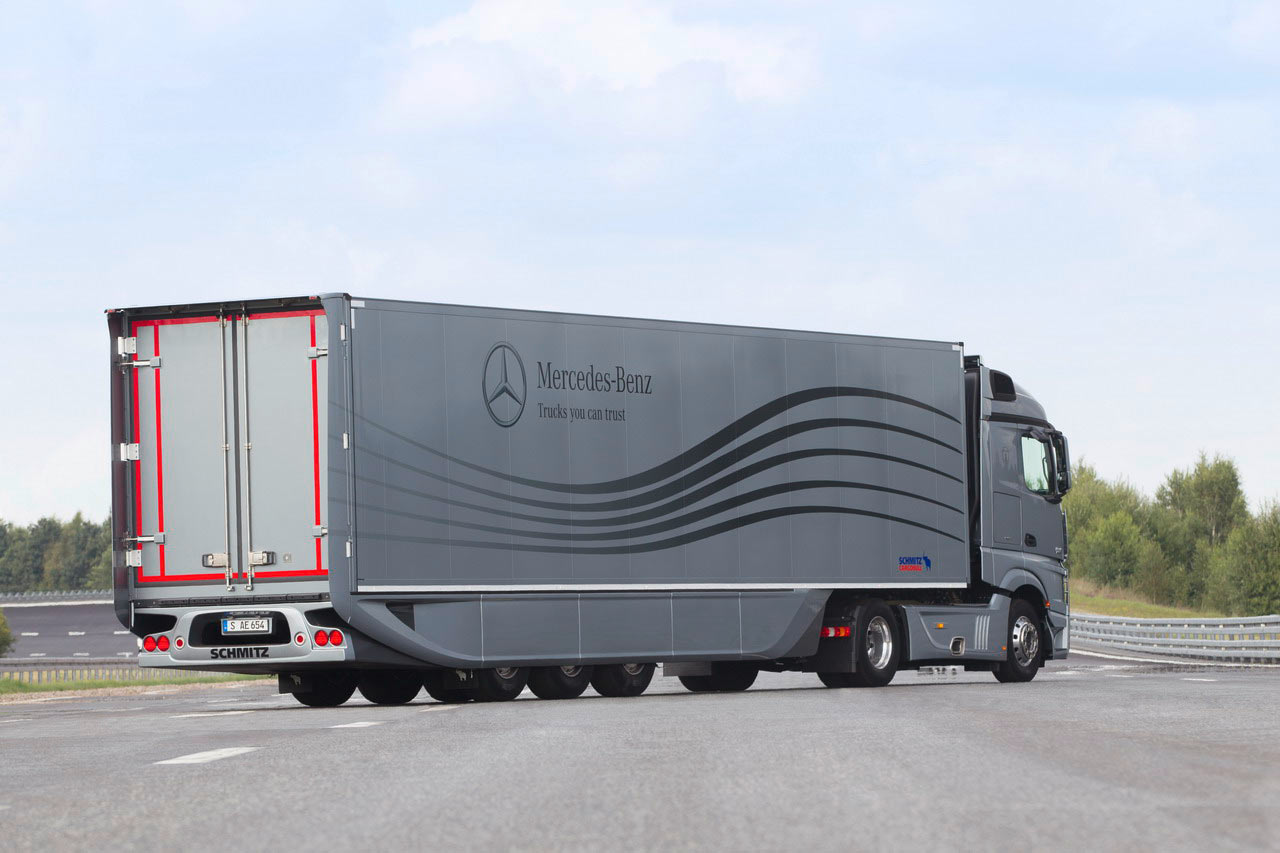 Водитель автомобиля полуприцеп. Мерседес Актрос 120 кубов автопоезд. Mercedes-Benz Actros aerodynamic. Мерседес Бенц Актрос с прицепом. Фура Мерседес 80м3.